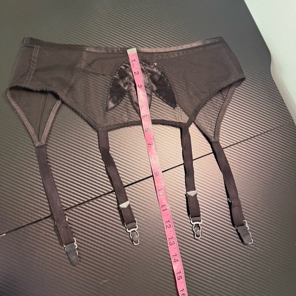 🖤 Vintage Olga Sheer Garter Belt Black Nylon 60s Fig Applique USA Size 28 - Picture 10 of 13